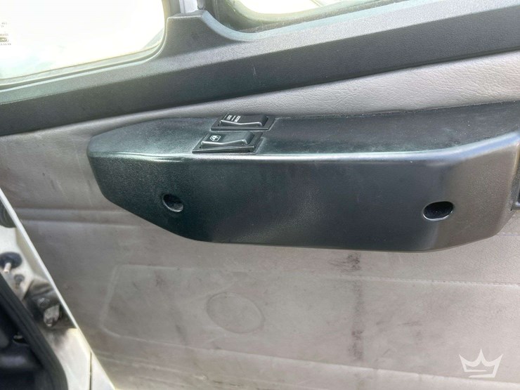 2003-freightliner-fl60-image-58