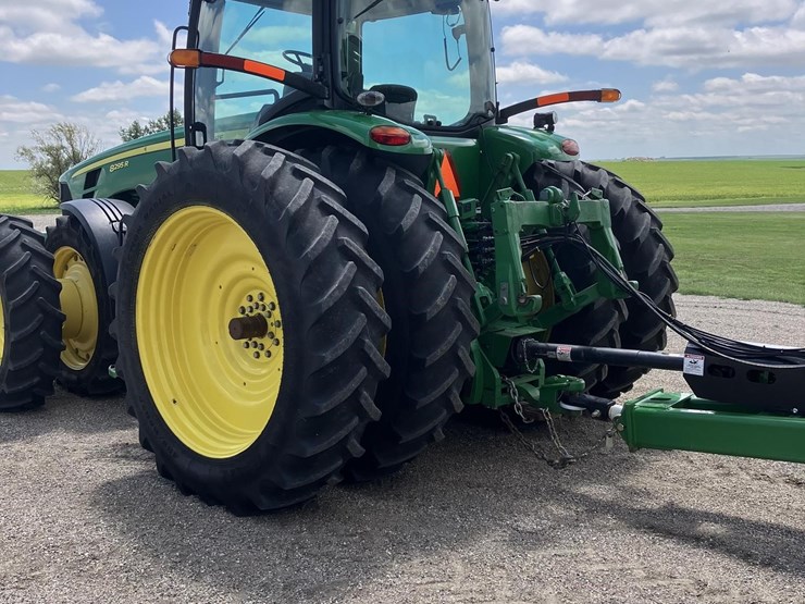 2010-john-deere-8295r-image-3
