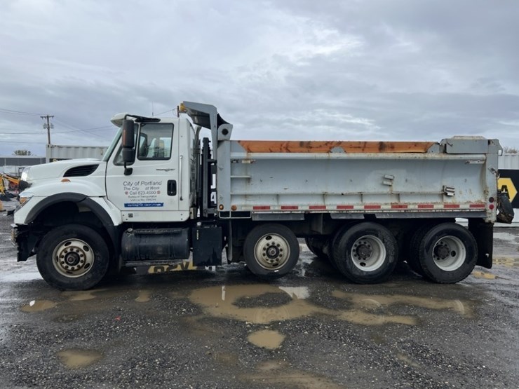 2009-international-7600-image-7