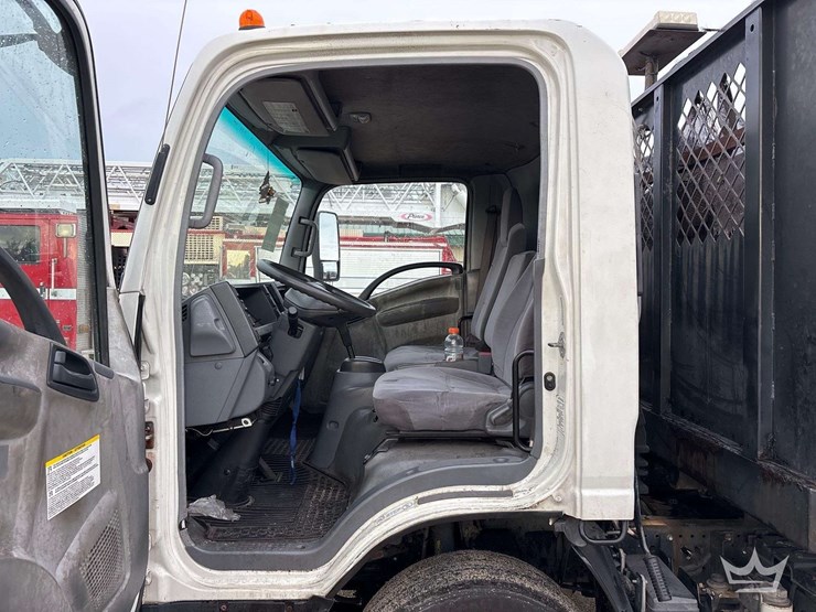 2008-isuzu-npr-image-17