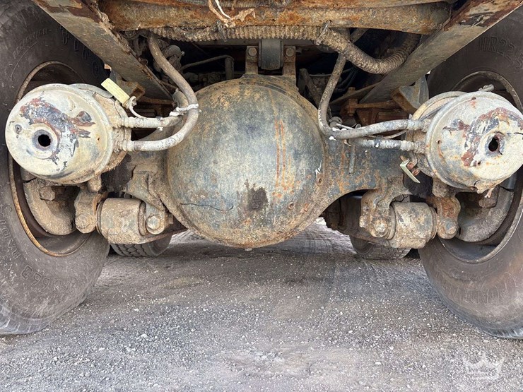 2009-international-7400-image-39