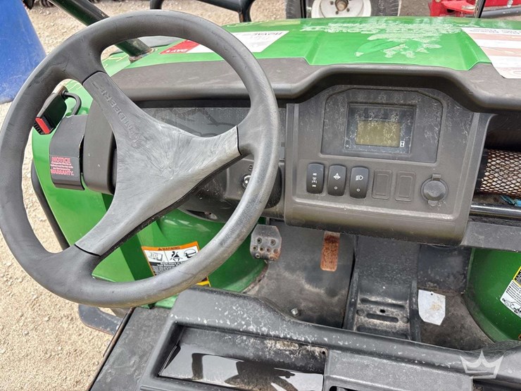 2021-john-deere-gator-image-10