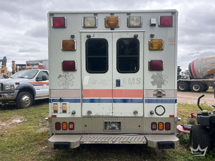 2004-freightliner-fl60-image-6