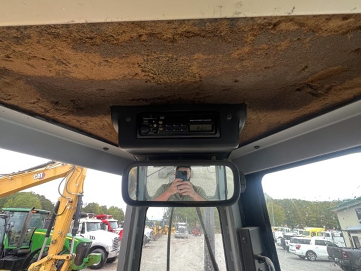 2003-caterpillar-d3g-xl-image-14