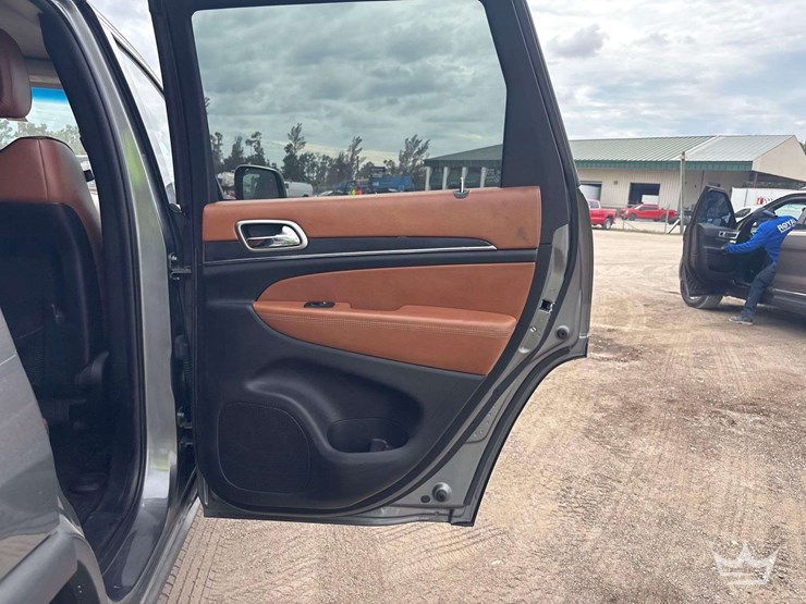 2012-jeep-grand-cherokee-image-19