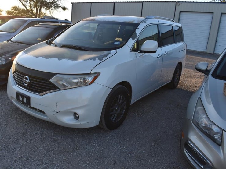 2011-nissan-quest-image-1