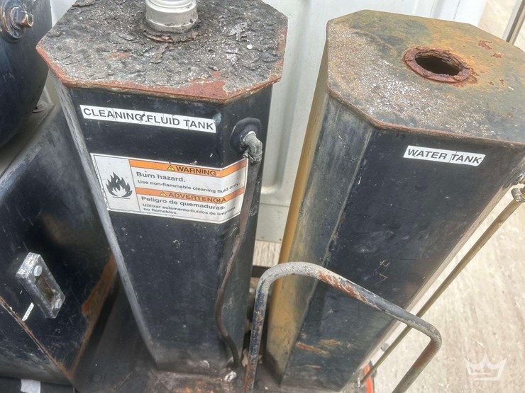 2014-freightliner-m2-106-image-26