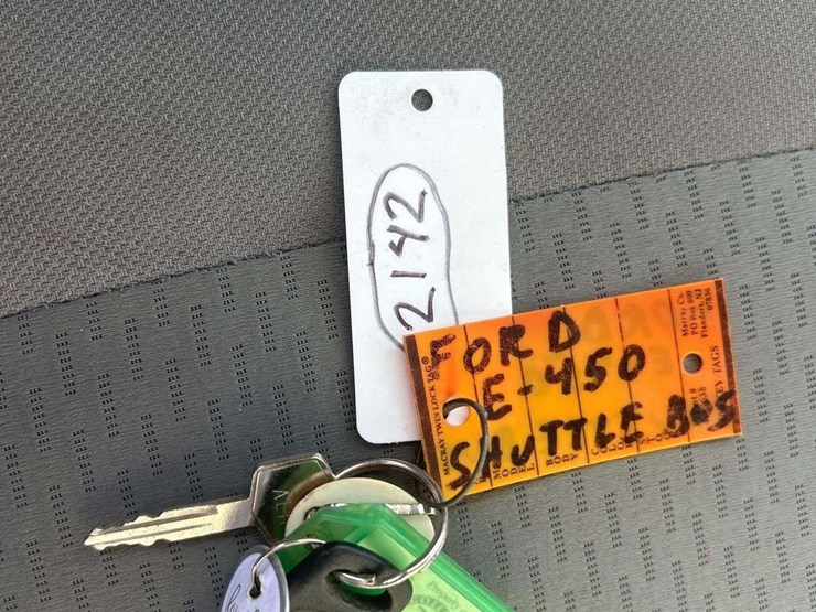 2014-ford-e-450-super-duty-shuttle-bus-image-36