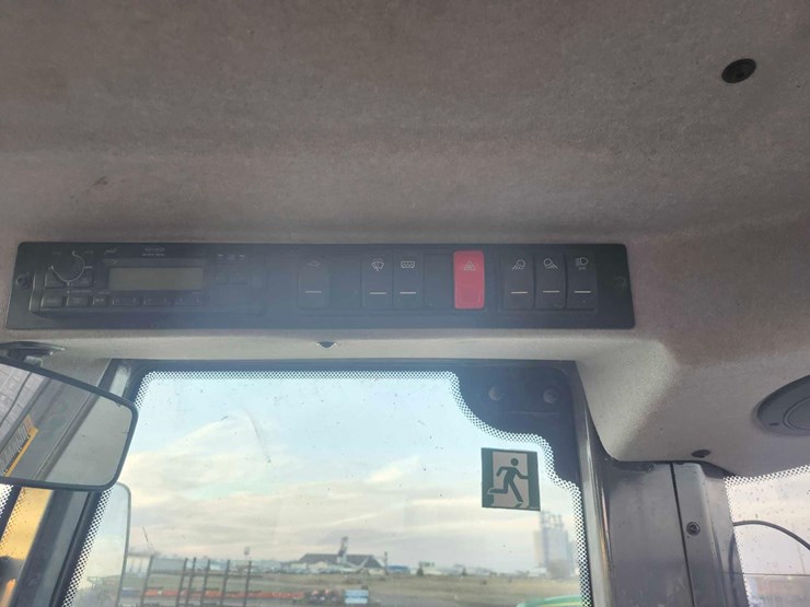 john-deere-324-image-56