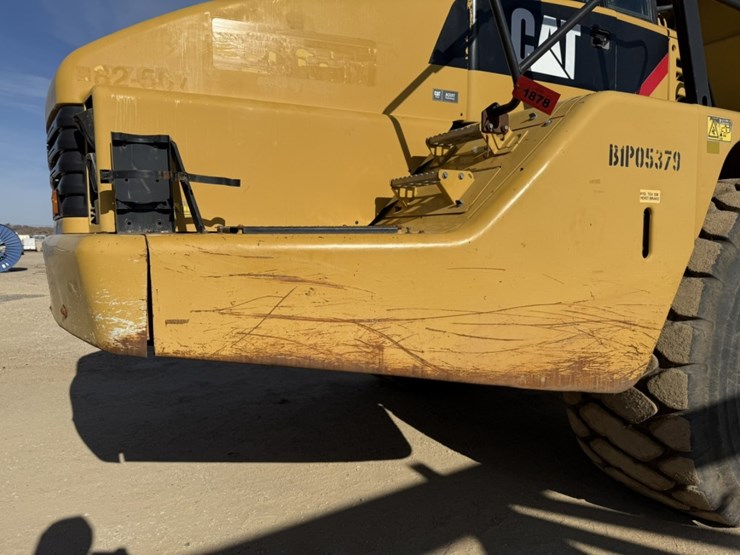 2010-caterpillar-740-image-10