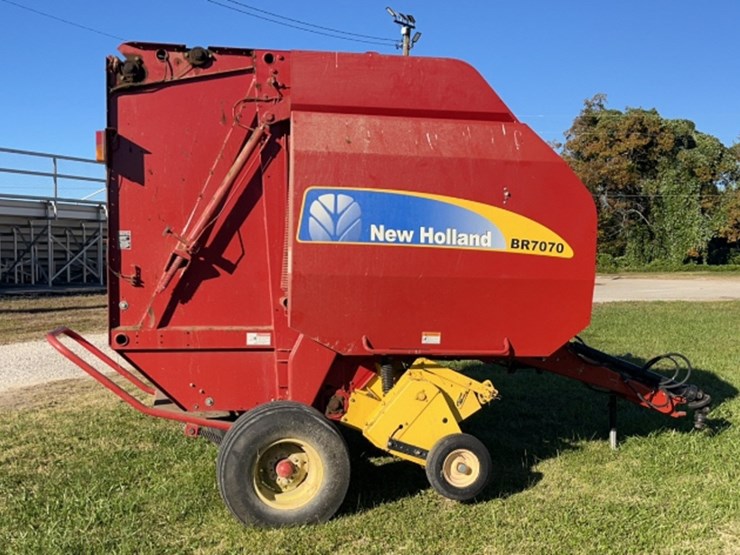 2010-new-holland-br7070-image-5