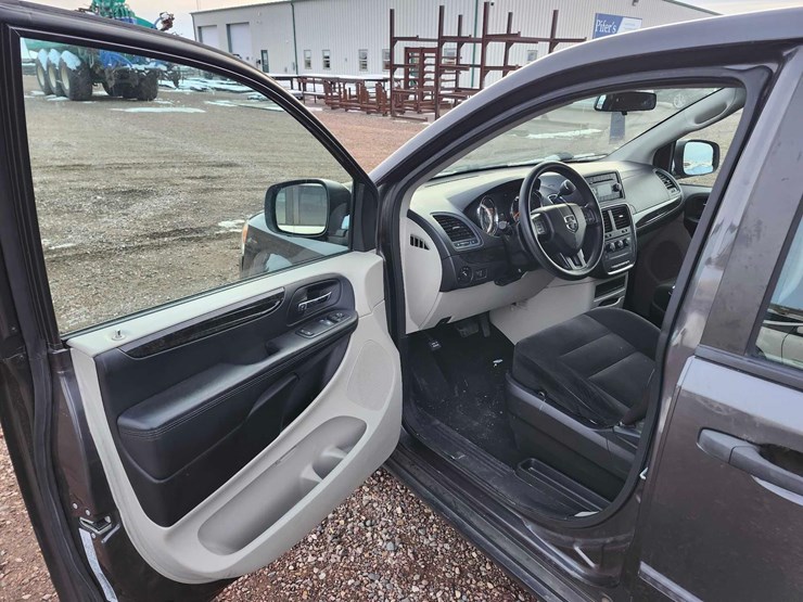 2015-dodge-grand-caravan-image-19