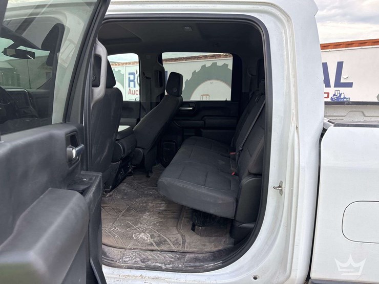 2021-chevrolet-silverado-2500hd-image-19