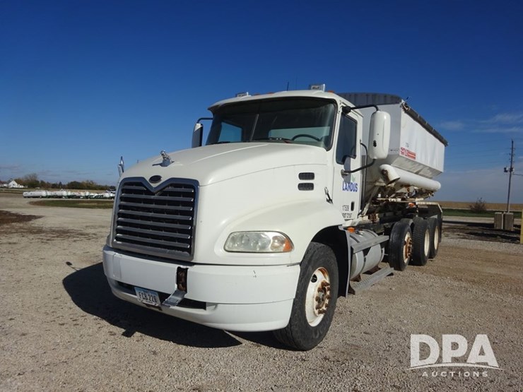 2004-mack-vision-dry-tender-truck-(pz14165,-unit-17539)-image-2