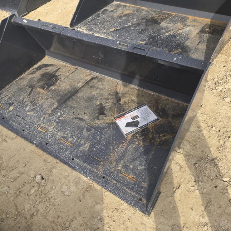 #5994 • NEW WOLVERINE TRACK DUTY 66" BUCKET LPB-11-66W