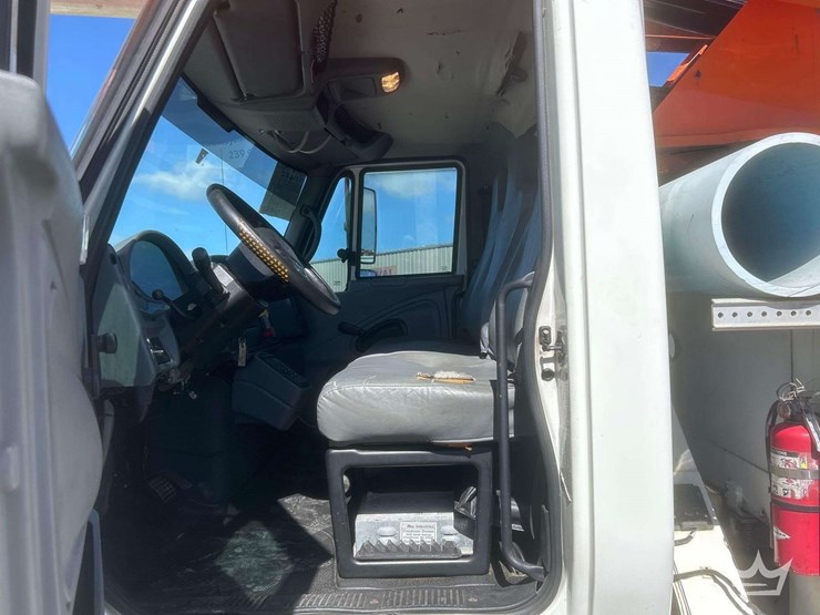 2006-international-durastar-4300-image-8