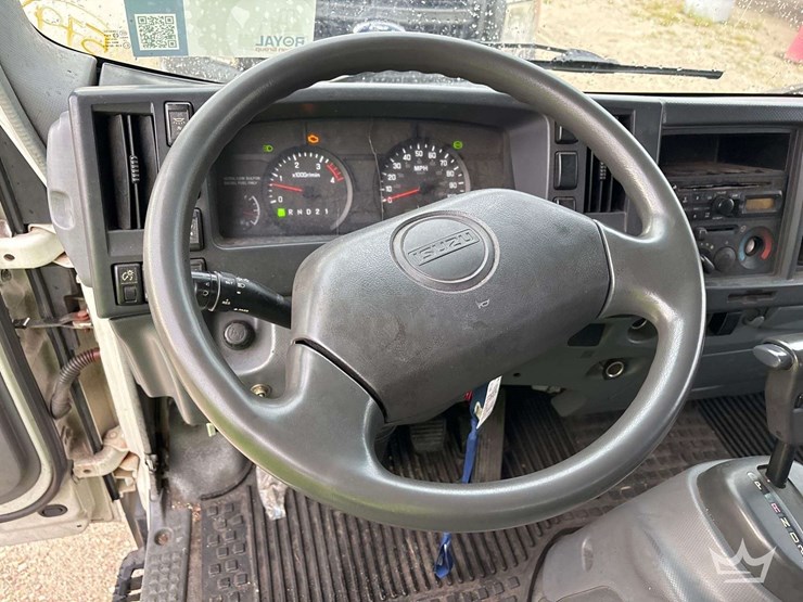 2008-isuzu-npr-image-19