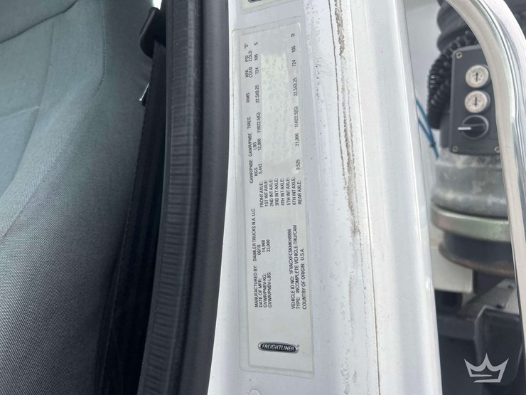 2019-freightliner-m2-106-image-5