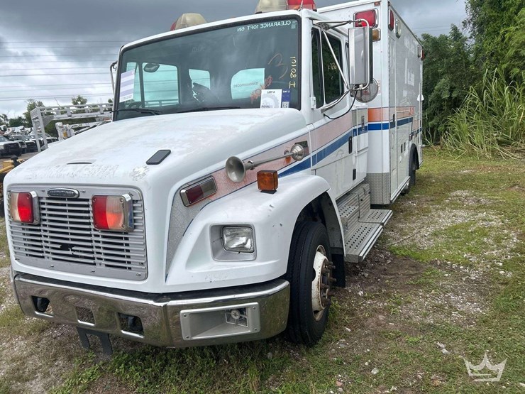 2004-freightliner-fl60-image-1