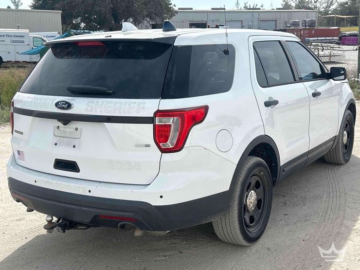 2017-ford-explorer-image-3