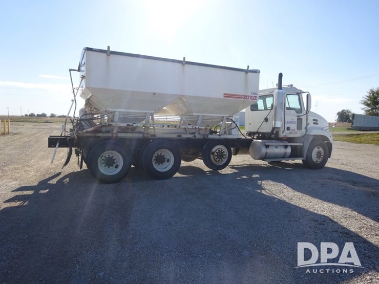 2004-mack-vision-dry-tender-truck-(pz14165,-unit-17539)-image-18