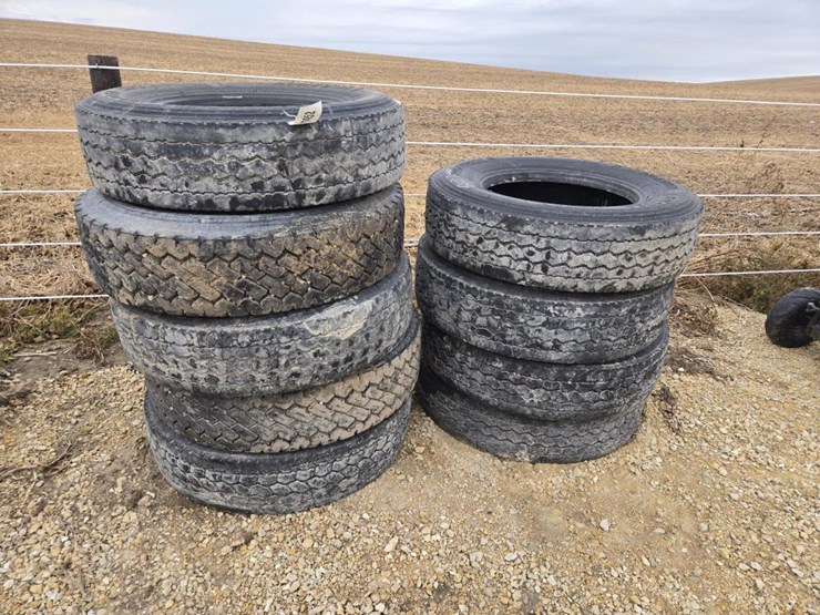 #5952-•-(9)-295/75r22.5-tires-image-1