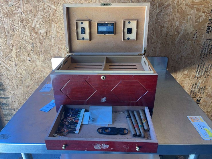 wood-cigar-box-with-tray-image-4