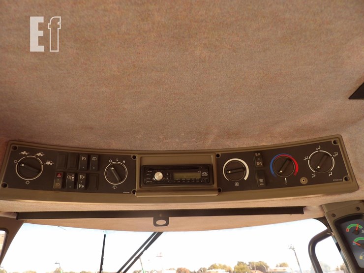 new-holland-t9040-image-35