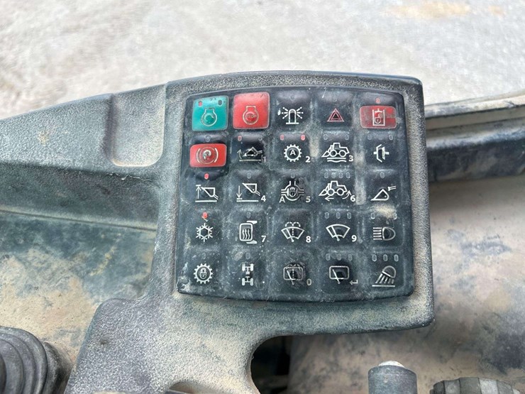 2015-deere-544k-image-12