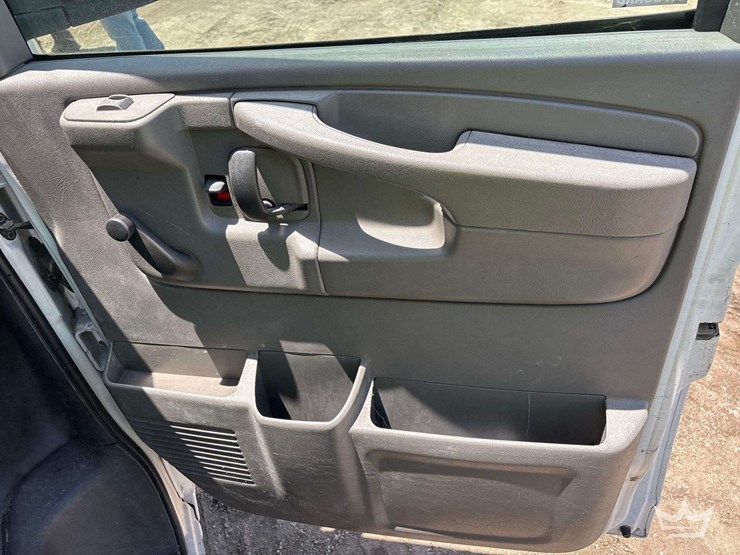 2006-chevrolet-express-3500-image-32