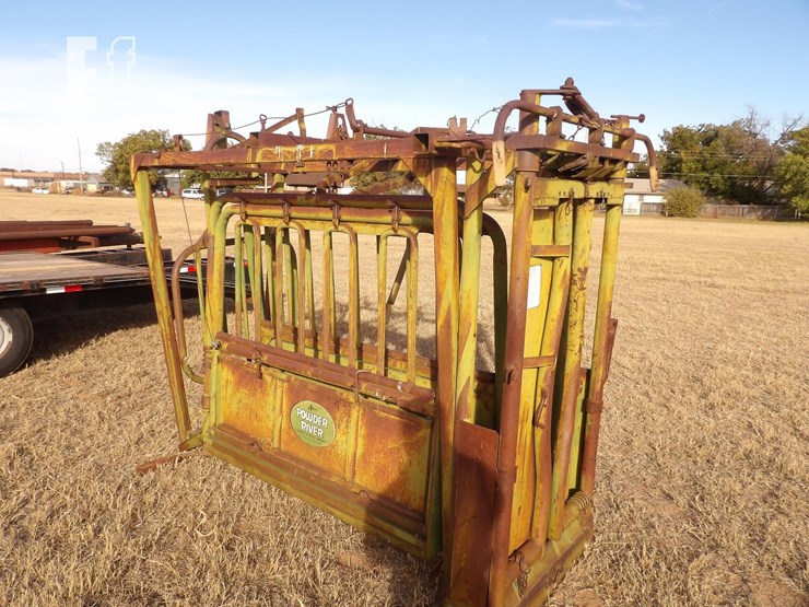 powder-river-squeeze-chute-image-1