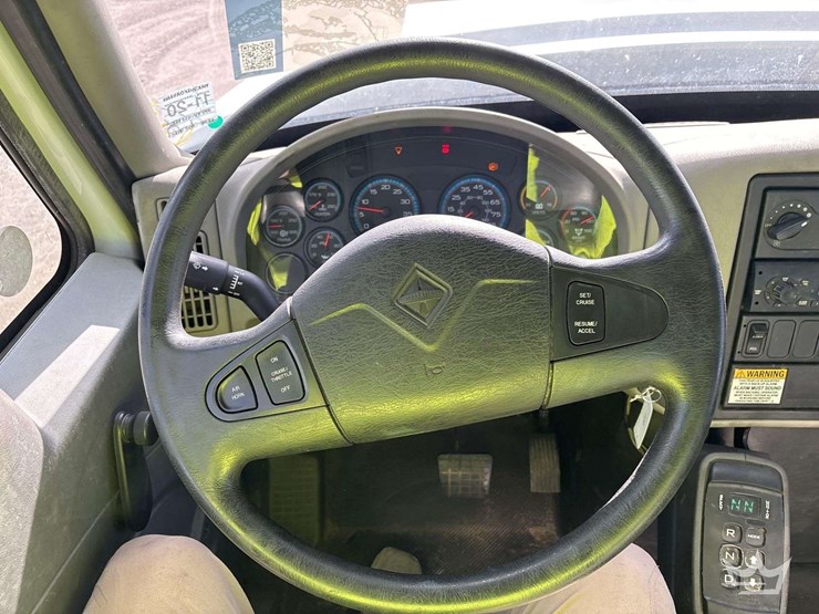 2009-international-7400-image-10