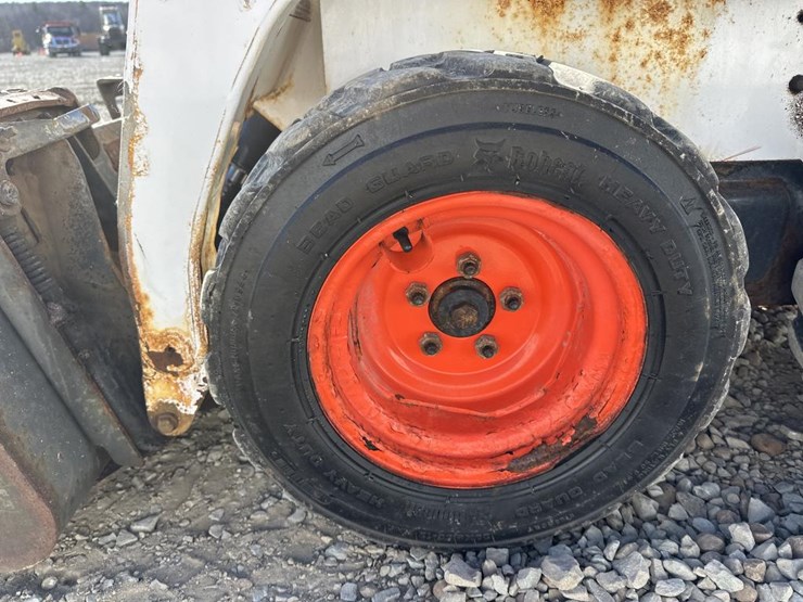 2015-bobcat-s70-image-38