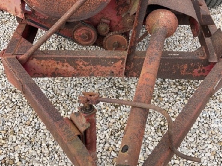 new-holland-352-image-9