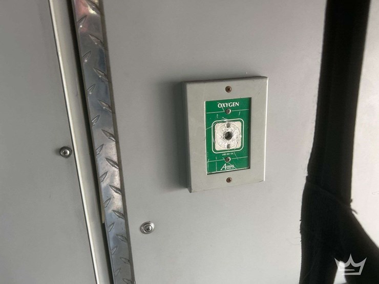 2003-freightliner-fl60-image-48