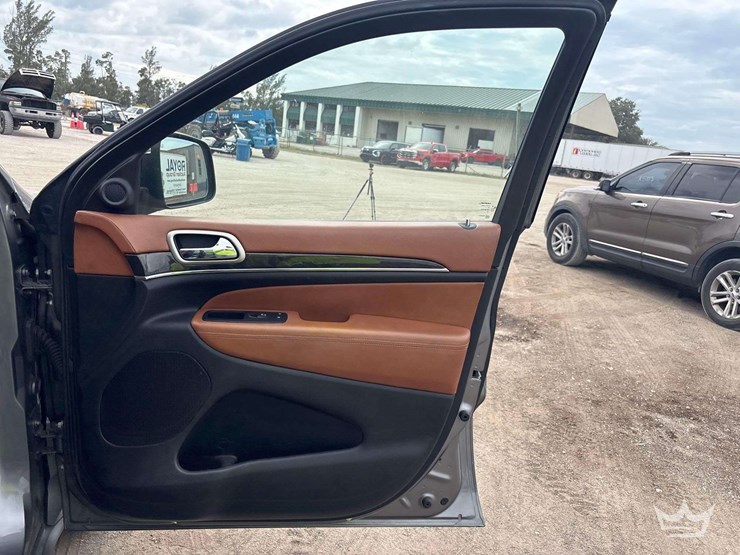 2012-jeep-grand-cherokee-image-21