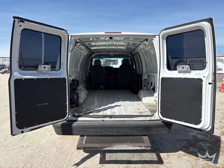 2012-ford-cargo-image-3