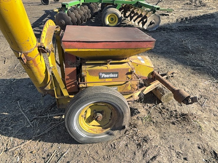 peerless-model-f20p5-roller-mill,-540-pto,-tires-are-flat-image-5