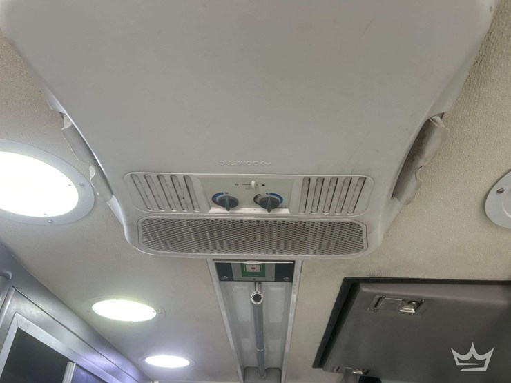 2003-freightliner-fl60-image-41