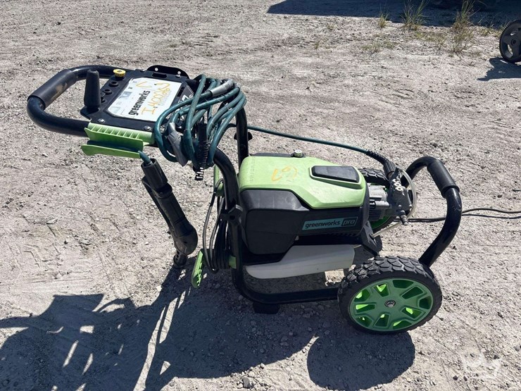 greenworks-2700psi-portable-pressure-washer-image-4