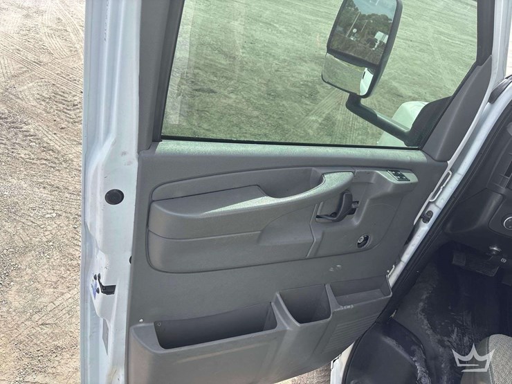 2008-chevrolet-express-box-truck-image-10