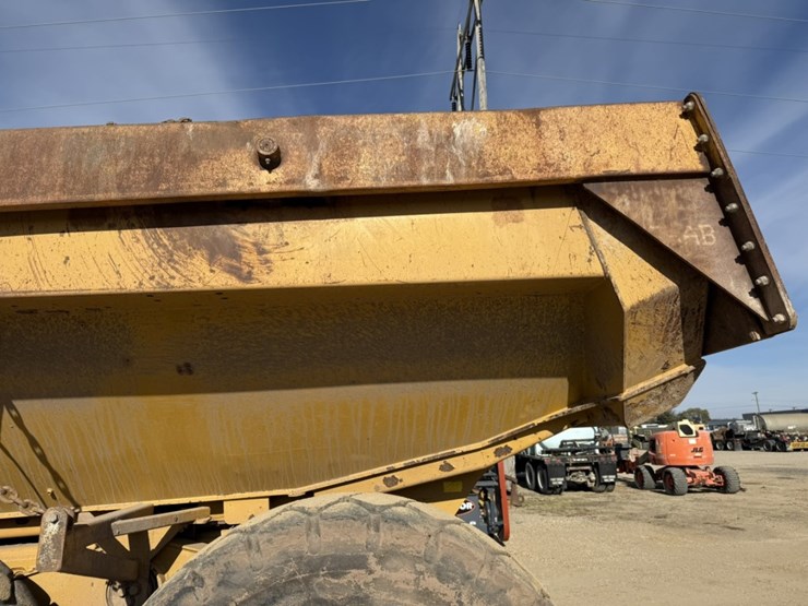 2010-caterpillar-740-image-31