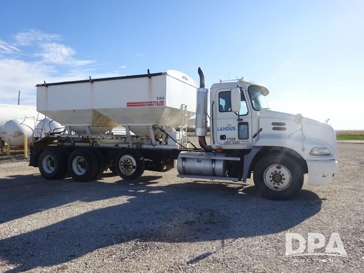 2004-mack-vision-dry-tender-truck-(pz14165,-unit-17539)-image-11
