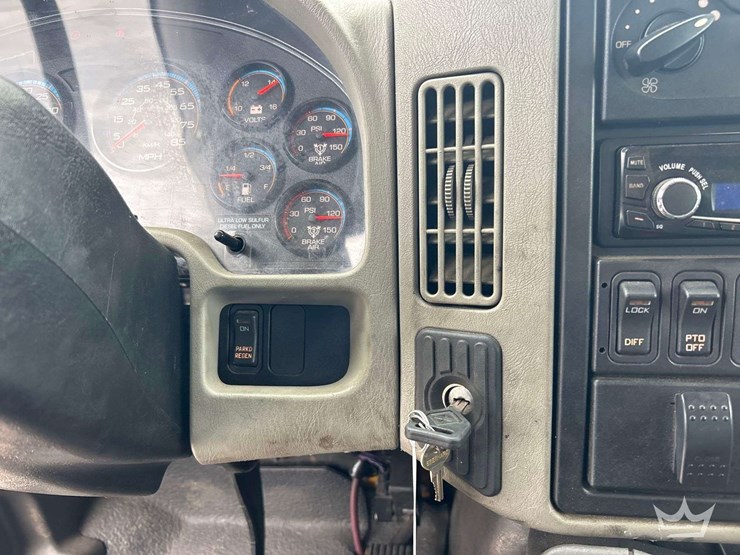 2013-international-durastar-4300-image-19