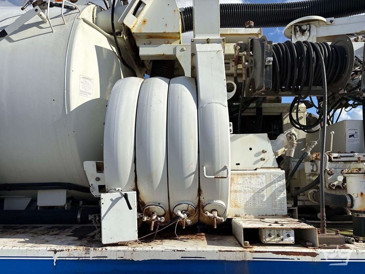 2009-international-7400-image-43