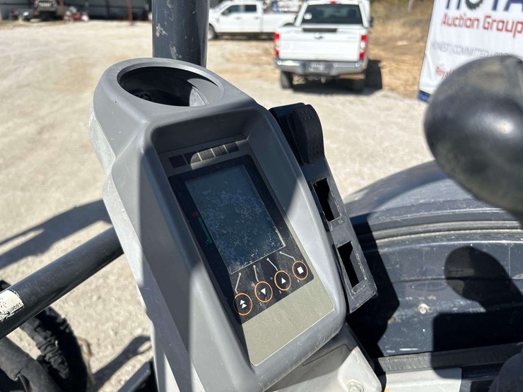 2017-deere-35g-image-16