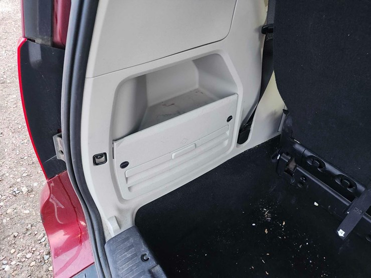 2014-dodge-grand-caravan-se-image-11