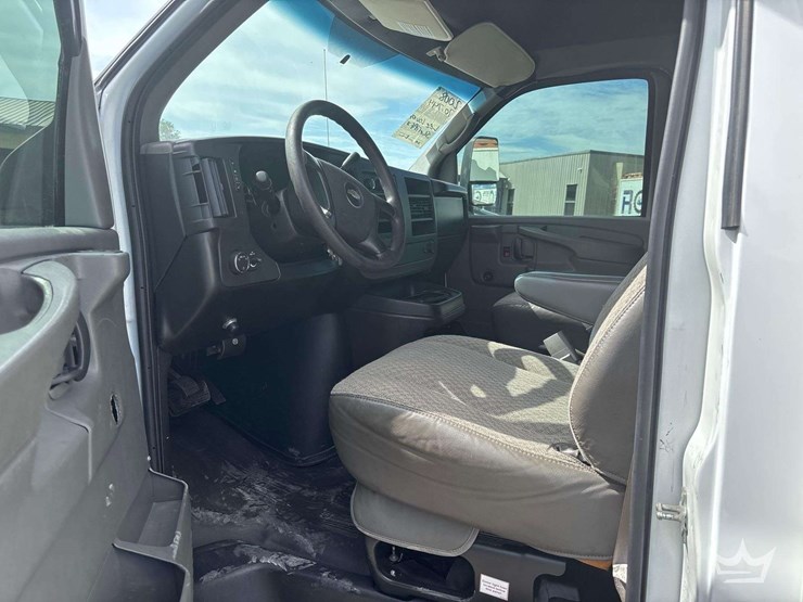 2008-chevrolet-express-box-truck-image-11