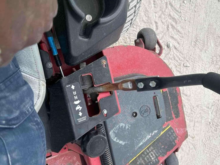 toro-z-turn-image-14