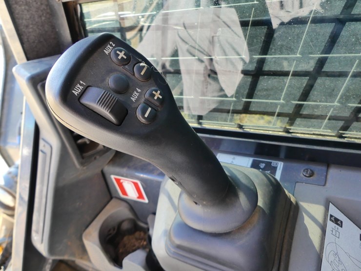 2024-deere-333d-image-13